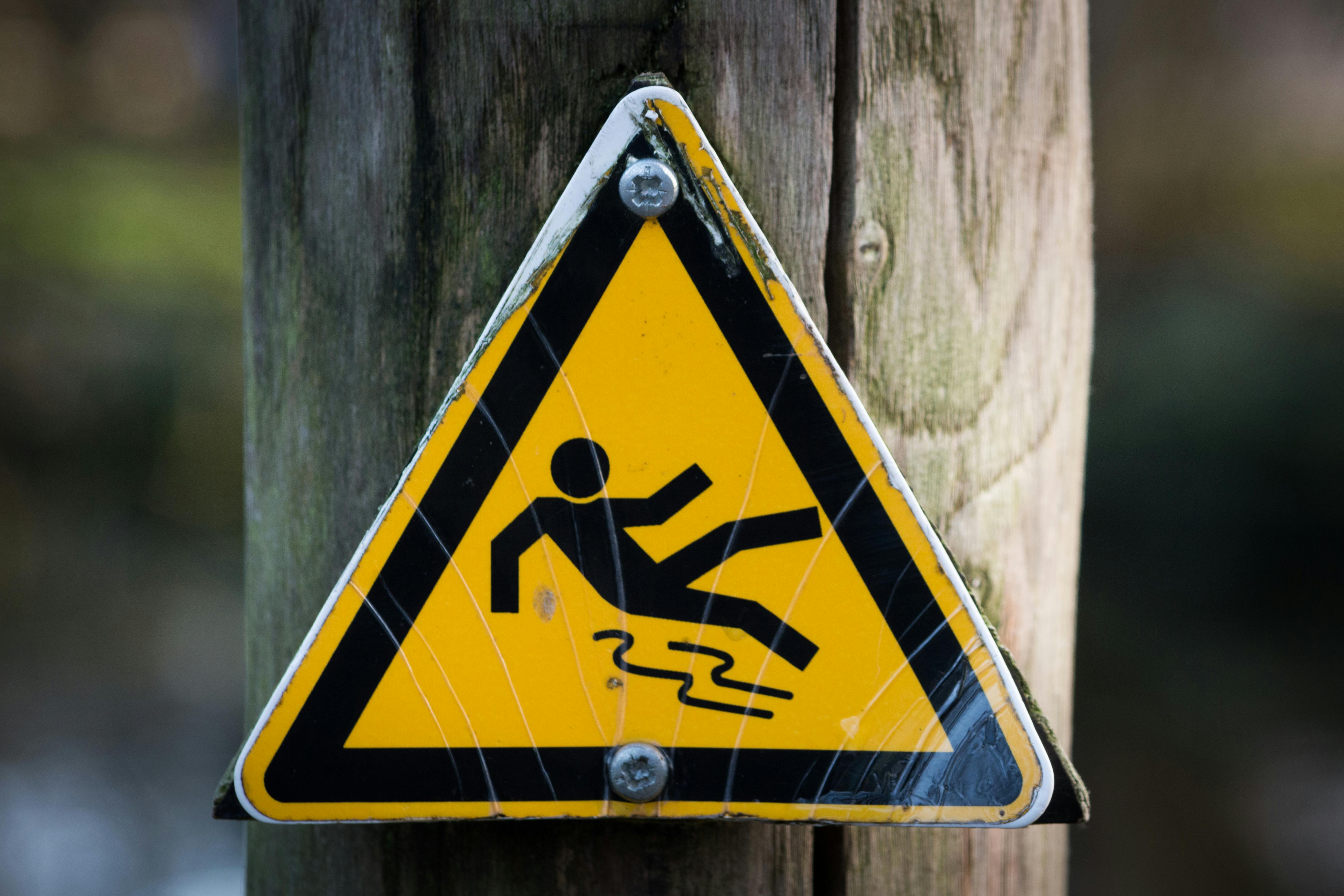 slip and fall warnings at the mgm grand